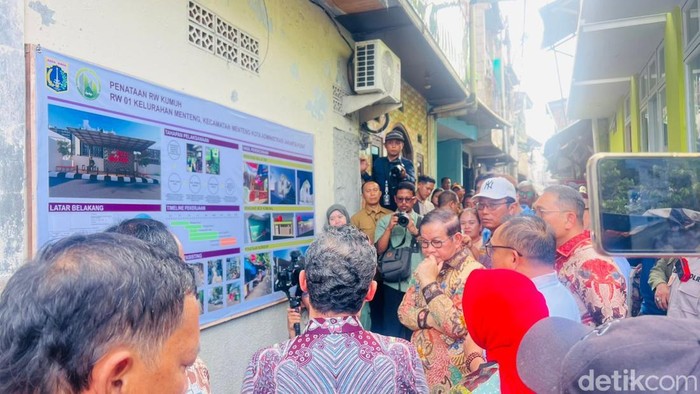 Tinjau Menteng, Pramono: 55 RW Tanpa Fasum-Fasos yang Layak, Benarkah?