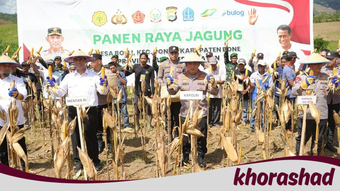 Dukung Ketahanan Pangan, Kapolri dan Mentan Berbagi Senjata di Panen Raya Jagung Bone