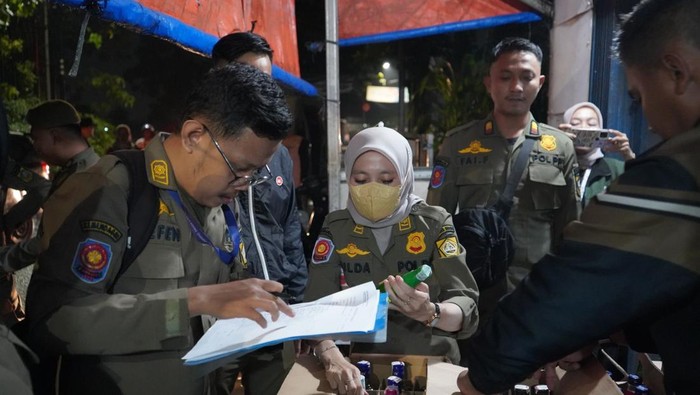 Satpol PP Bogor Klaim Tangkap 11 PSK Online dalam Razia Pekat