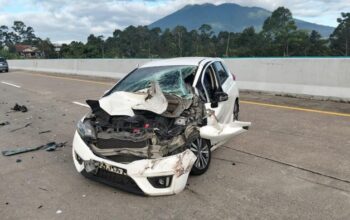 Mobil Ringsek Usai Tabrak Buntut Truk di Km 52 Tol Bogor Arah Sukabumi – Update 1