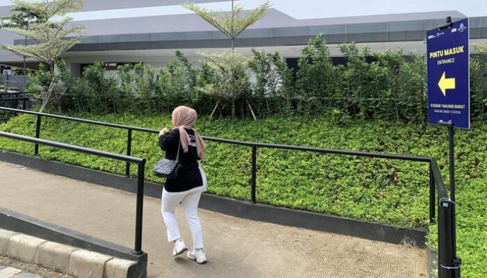 [Stasiun Tanjung Barat ‘Buat Masalah’: Penumpang Kecewa Akses Baru]