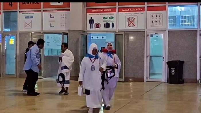 Sujud Syukur dan Senyum Jemaah Haji RI Gelombang 2: Kisah Tak Terlupakan di Tanah Suci.
