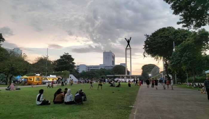 “5 Taman di Jakarta 24 Jam: Warga Was-Was dengan Sampah dan Keamanan”
