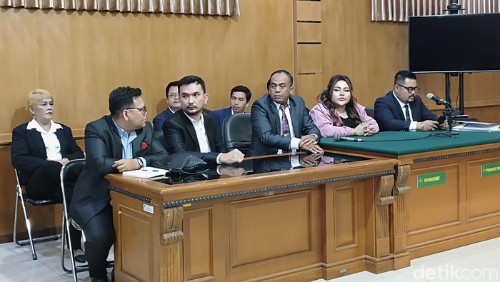 Gugatan Lisa Mariana ke Ridwan Kamil: Hak Identitas Anak, Sebuah Tantangan bagi Hukum Indonesia