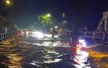 Jalur Pantura Pasuruan Dilanda Banjir 50 Cm, Lalin Dialihkan Setelah Sungai Meluap