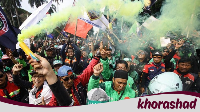 Saling Hargai Sesama Ojol: Ada yang Demo, Ada yang Tetap Ngaspal - Update 3