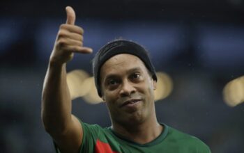 “Ronaldinho Berharap PSG Juara Liga Champions: Apakah Ini Prediksi atau Doa?”