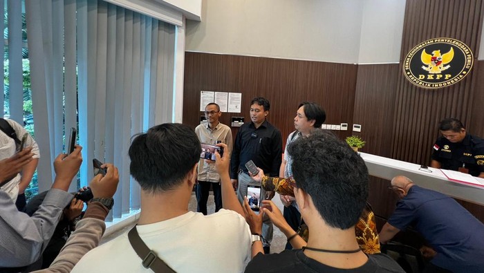 Rute Private Jet KPU Menyembunyikan Misteri, TII Duga Ada Agenda di Baliknya