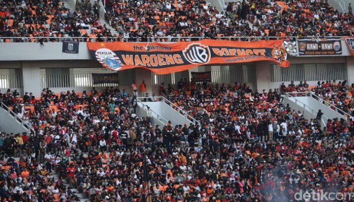 “Flare Jakmania Meresahkan, Pertandingan Persija vs Malut United Ditunda Sementara”