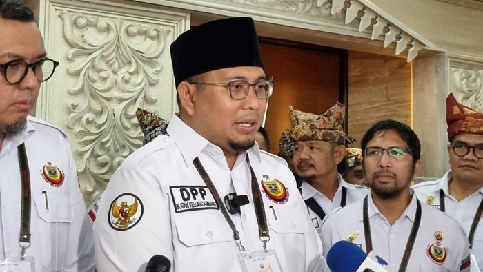 Prabowo Diharapkan oleh Anak Muda, Andre Rosiade Kukuhkan Pengurus IKM 2025-2030