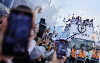 Ribuan Fans Tottenham Hotspur Bersama-sama Perayaan Gelar Juara Liga Europa