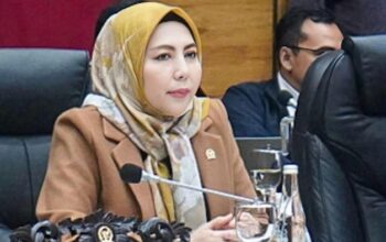 Legislator Minta Tindakan Tegas G教 G教uru NTT yang Putar Video Porno ke Siswa: Skandal Pendidikan!