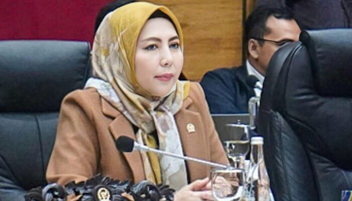 Legislator Minta Tindakan Tegas G教 G教uru NTT yang Putar Video Porno ke Siswa: Skandal Pendidikan!
