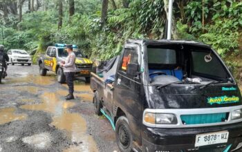 Pikap Masuk Jurang di Bogor: 4 Orang Terluka, Pertanyaan Besar Tentang Keselamatan di Jalan!