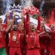 “Dengan Perjuangan 35 Tahun, Liverpool Akhirnya Angkat Trofi Liga Inggris di Depan Fans yang Berdesak-desak”