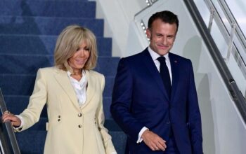 **Presiden Prancis Macron Tiba di Indonesia, Pujian untuk Keindahan Negeri Kita**
