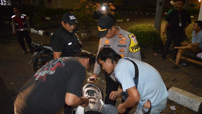 Tragedi Premanisme di Kalideres Jakbar, Polisi Amankan 5 'Pak Ogah' dalam Operasi Penertiban!