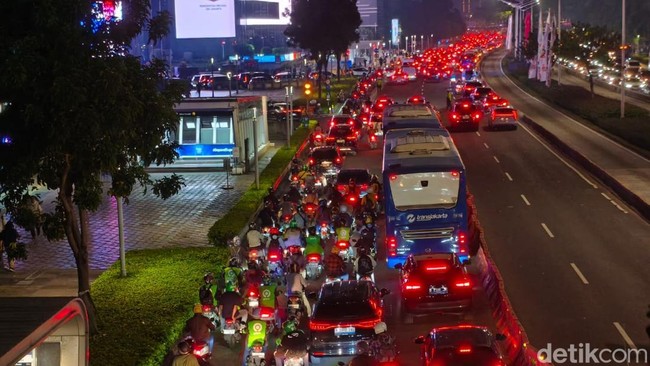 4 Cerita Mereka yang Terjebak Macet Parah Jakarta 28 Mei 2025 - Update 3