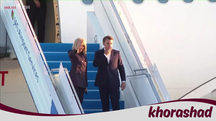 Tinggalkan Indonesia, Macron Beri 'Kiss Bye' yang Membuat Heboh Publik