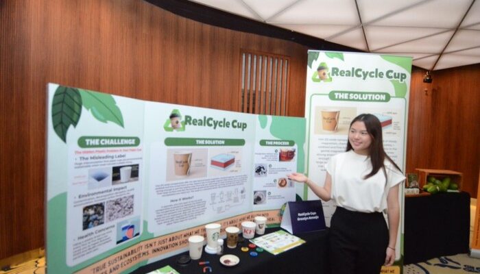 Gracelyn, Siswi SMA Berani Bertarung melawan Mikroplastik dengan Cangkir Kertas Inovatifnya