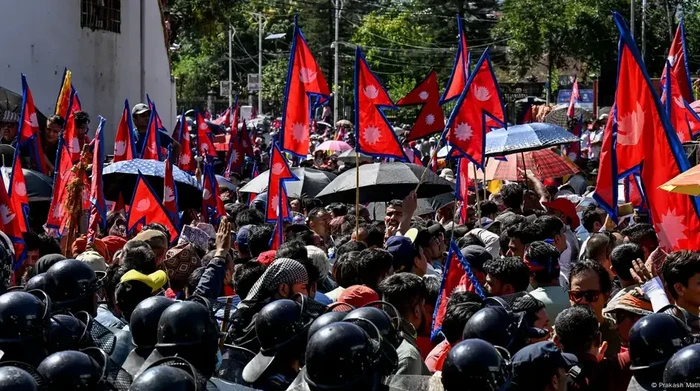 Gempuran Ribuan Warga Nepal: Monarki Harus Kembali, Demokrasi Gagal?