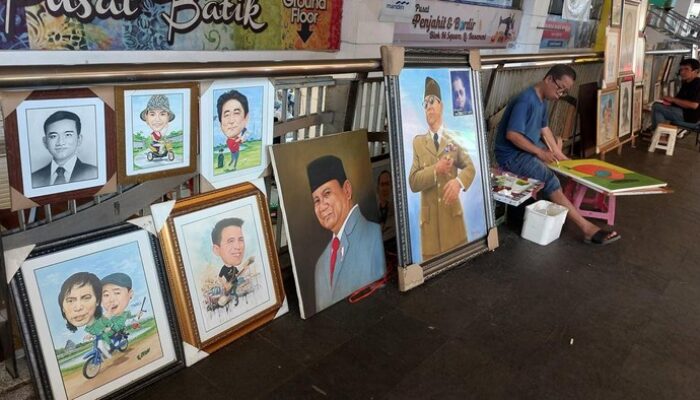 “Inilah Kisah Pak Diman yang Membuktikan: Bukan Sekolah Seni, Melainkan Pengalaman yang Menciptakan Cuan dari Lukisan.”