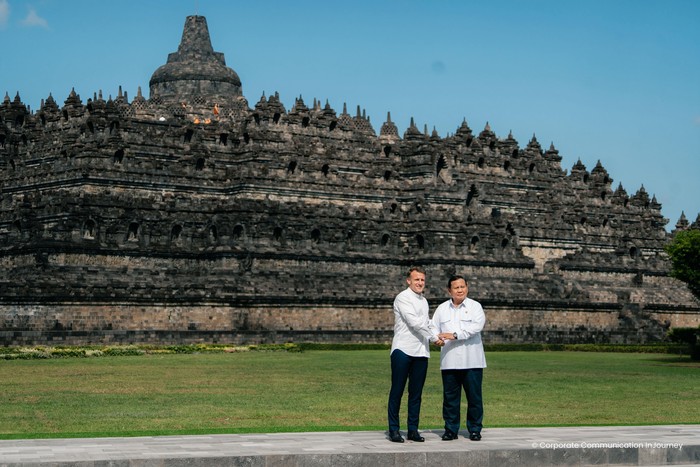Macron Terpesona oleh Adikarya Spiritual di Borobudur