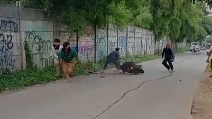 Detik-detik Pemain Tarkam di Depok Kejar Remaja Tawuran hingga Kocar-kacir - Update 3