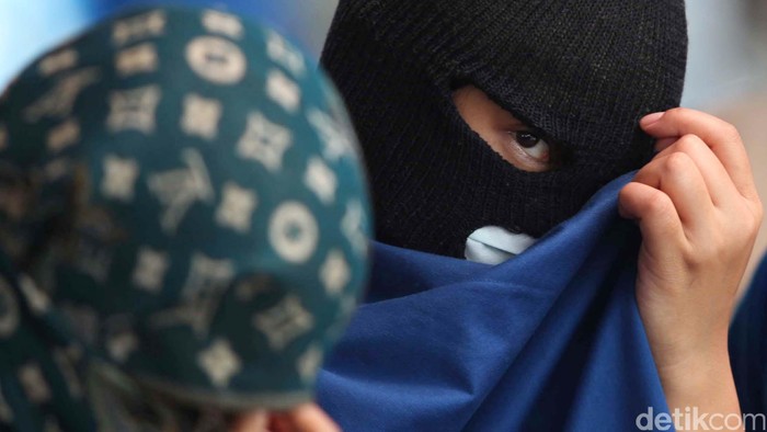 Heboh! Pencuri Helm di Balai Kota Bogor Terungkap, Alasannya Jualan Air!