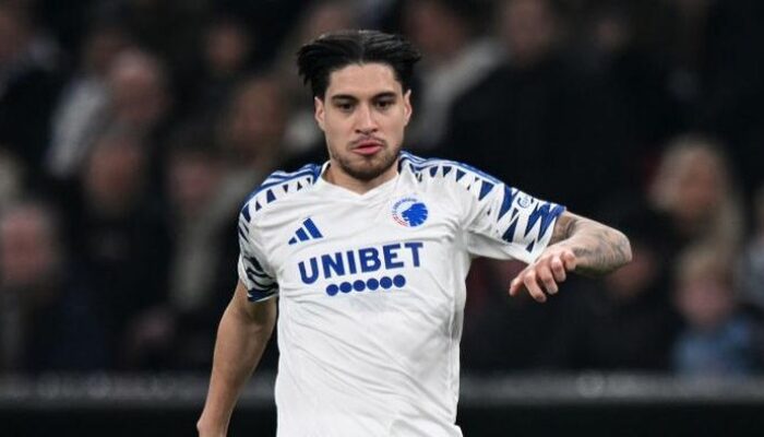 “Dance of Glory: FC Copenhagen Bids Adieu to Kevin Diks in Style”