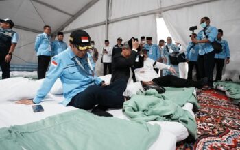 Cek Persiapan Wukuf, Menag Jajal Kasur Jemaah Haji RI di Arafah, Apa yang Terjadi?