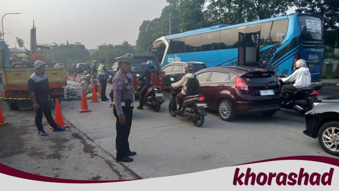 Proyek Perbaikan Jalan di Pasar Rebo Jaktim, Lalin Macet Hebat!