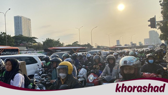 Duh! 1 Jam Terjebak Macet di Terminal Rambutan: Cerita Warga yang Membuat Geram