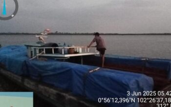 Polisi Ciduk Kapal Ilegal 25 Ton di Riau, Puluhan ABK Ditangkap