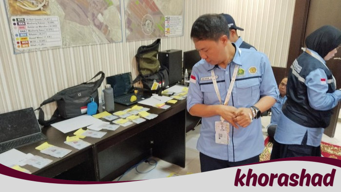 **Petugas hingga Dirjen Haji Sortir-Percepat Pembagian Kartu Nusuk Jemaah RI**
