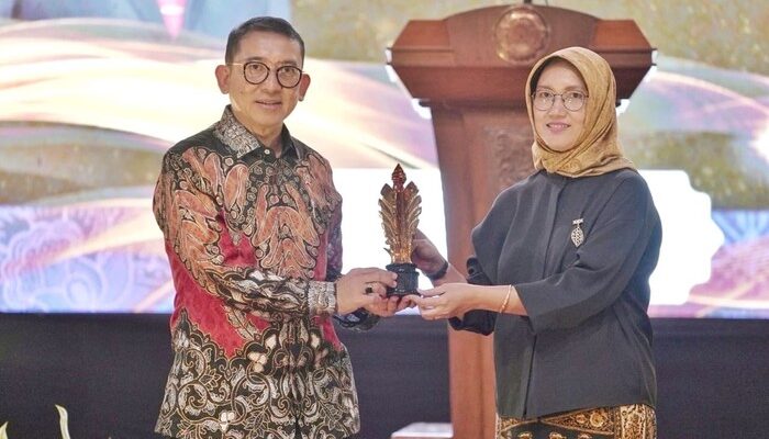 Dari Jawa ke Dunia: Fadli Zon Terima Penghargaan Budaya dari PUI Javanologi UNS