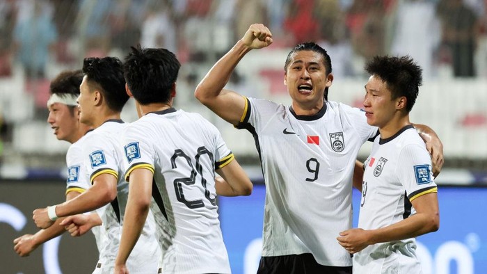 [Dipaksa Serang, Serang, Serang, Timnas China Tertunduk Saat Hadapi Indonesia di Bola!]