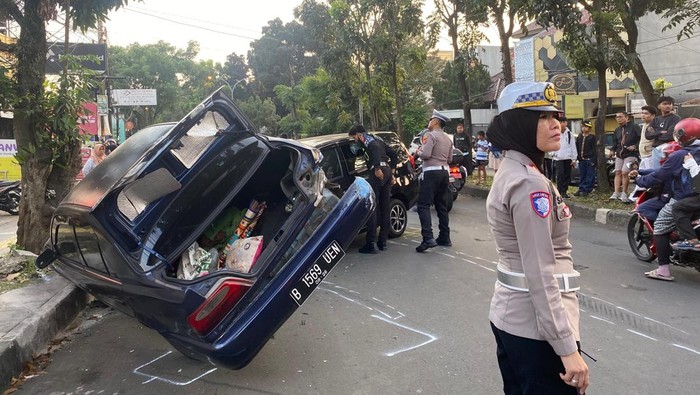Tragedi Besar di Bogor: Kecelakaan Maut Mobil, Kendaraan Bertumpuk di Jalan