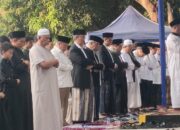 Anies-Jimly Asshiddiqie Tunaikan Salat Idul Adha di Masjid Al Azhar Jaksel, Momentum Perayaan yang Menyatukan Warga Kota