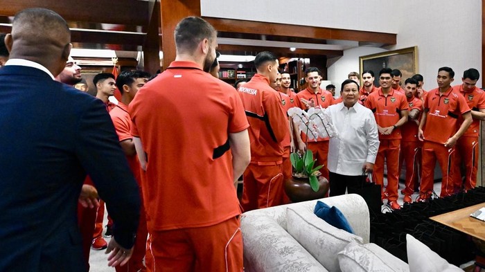 Timnas Bawa Pulang Kado dari Prabowo, Hubner Unggah Jam Tangan Rolex - Update 3