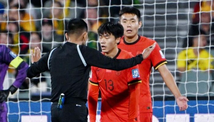 Pemain China Pulang dari Indonesia dengan Kursi Roda – Update 3