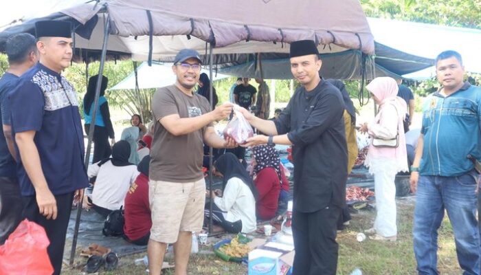 Polres Kuansing Distribusikan 450 Paket Daging Kurban ke PHL hingga Warga – Update 1