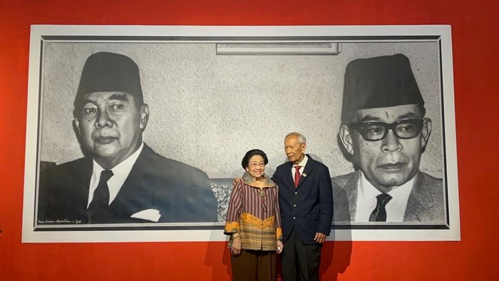 Megawati dan Guntur Soekarnoputra Susuri Sejarah dalam Pameran Foto: Tren Kebangsaan yang Kembali Muncul