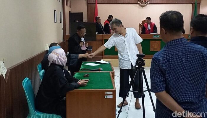 “Ijazah Palsu Jokowi: Bambang Tri Terpidana Ajukan PK, Minta Bebas”