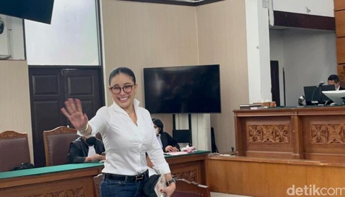 Hakim Tegur Nikita Mirzani di Sidang: Diborgol dan Bantah Dakwaan