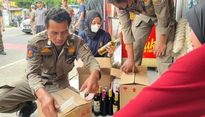 Ribuan Botol Miras Ilegal Ditemukan, Satpol PP Gerebek Penjual di Ciawi Bogor