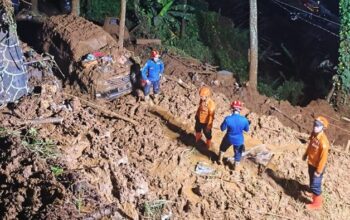 Detik-detik Mendebarkan: Warga Tertimbun Longsor di Bogor saat Mancing, Tim SAR Terungkapkan