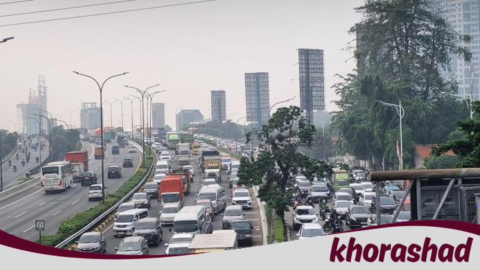 Warga Geram, Macet di TB Simatupang Jaksel Ngemil Bensin