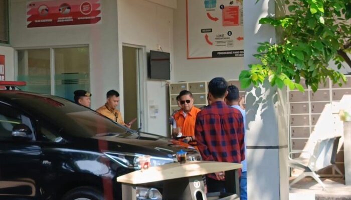 “Hasto Tanpa Rompi, KPK Jawab: Berobat, Bukan Bebas!”