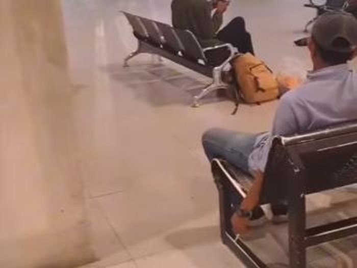 Bandara Hasanuddin Heboh karena Viral Penjemput Merokok; Inilah Reaksi Pengelola!